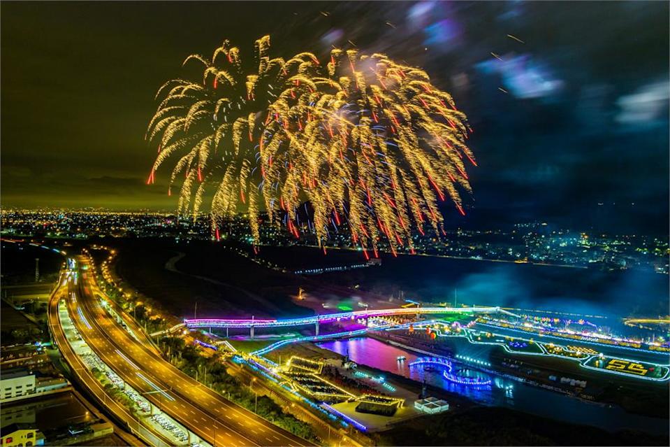 南投燈會-煙火.jfif