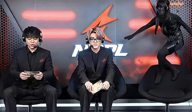 穿短裙太暴露！《永劫無間》賽事爆服裝穿著爭議，女賽評化身「黑衣人」爆笑回擊！