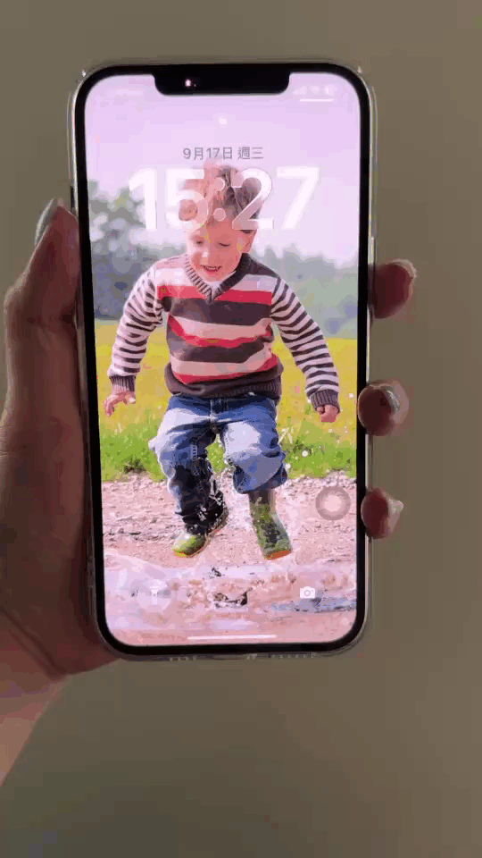 iPhone 3D 鎖定畫面.gif