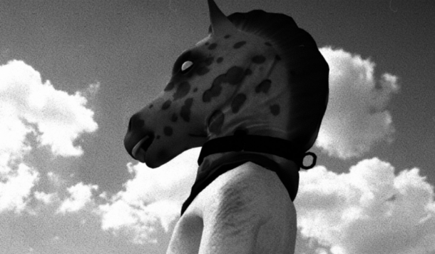 獨立遊戲逆轉勝！恐怖遊戲《Horses》靠爭議熱度反創下驚人銷量！