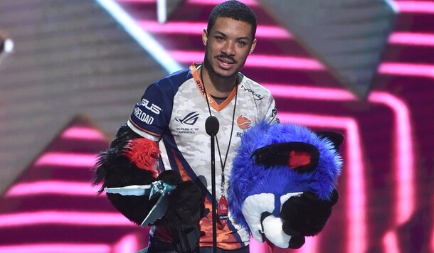 電競選手 SonicFox 因 Nexcon 官方擅自使用生成式 AI 海報憤而解約並退出活動！