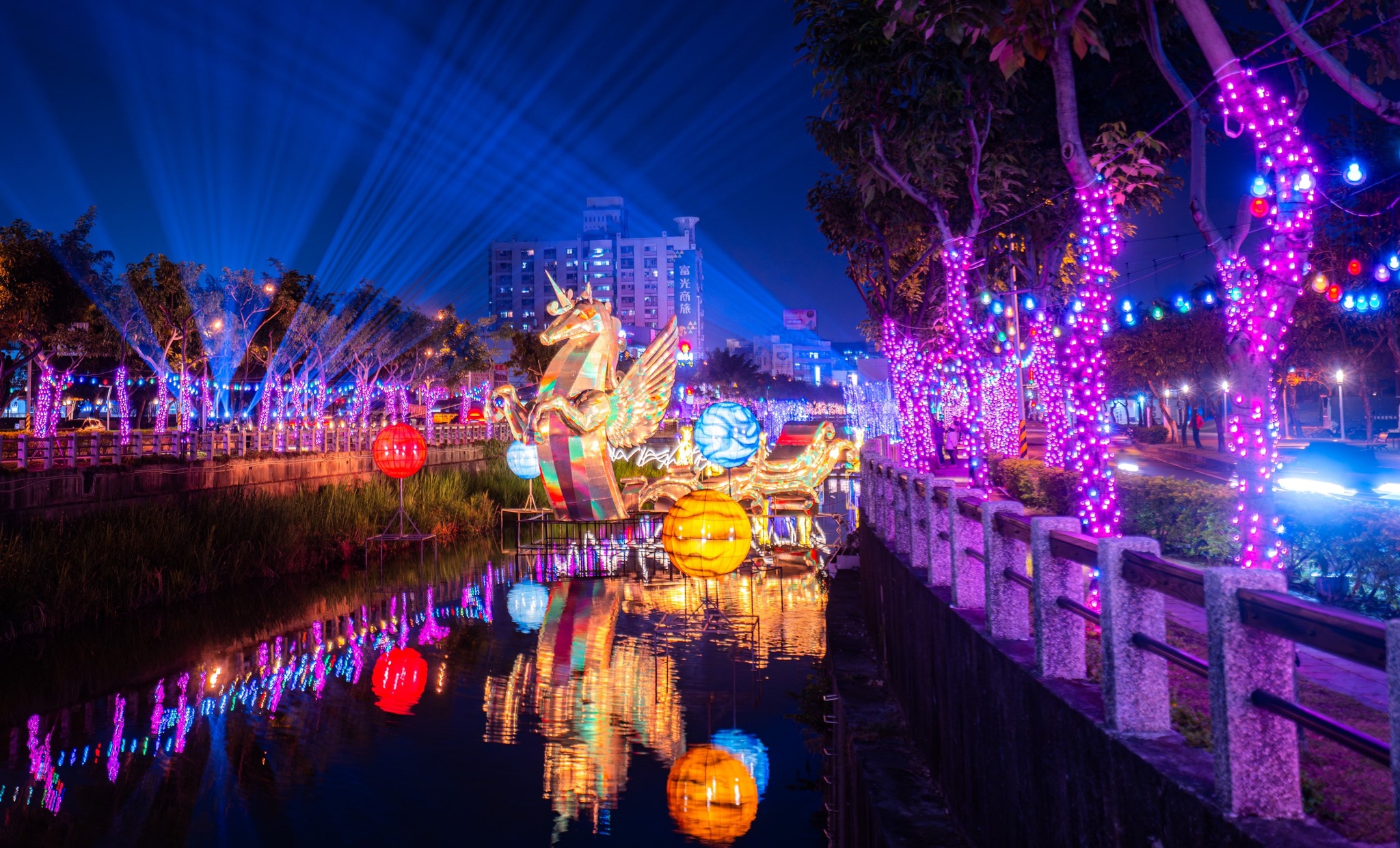 屏東燈會-萬年溪燈區01.jpg